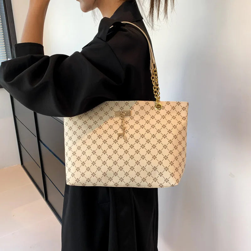 Chic Large-Capacity Tote Bag