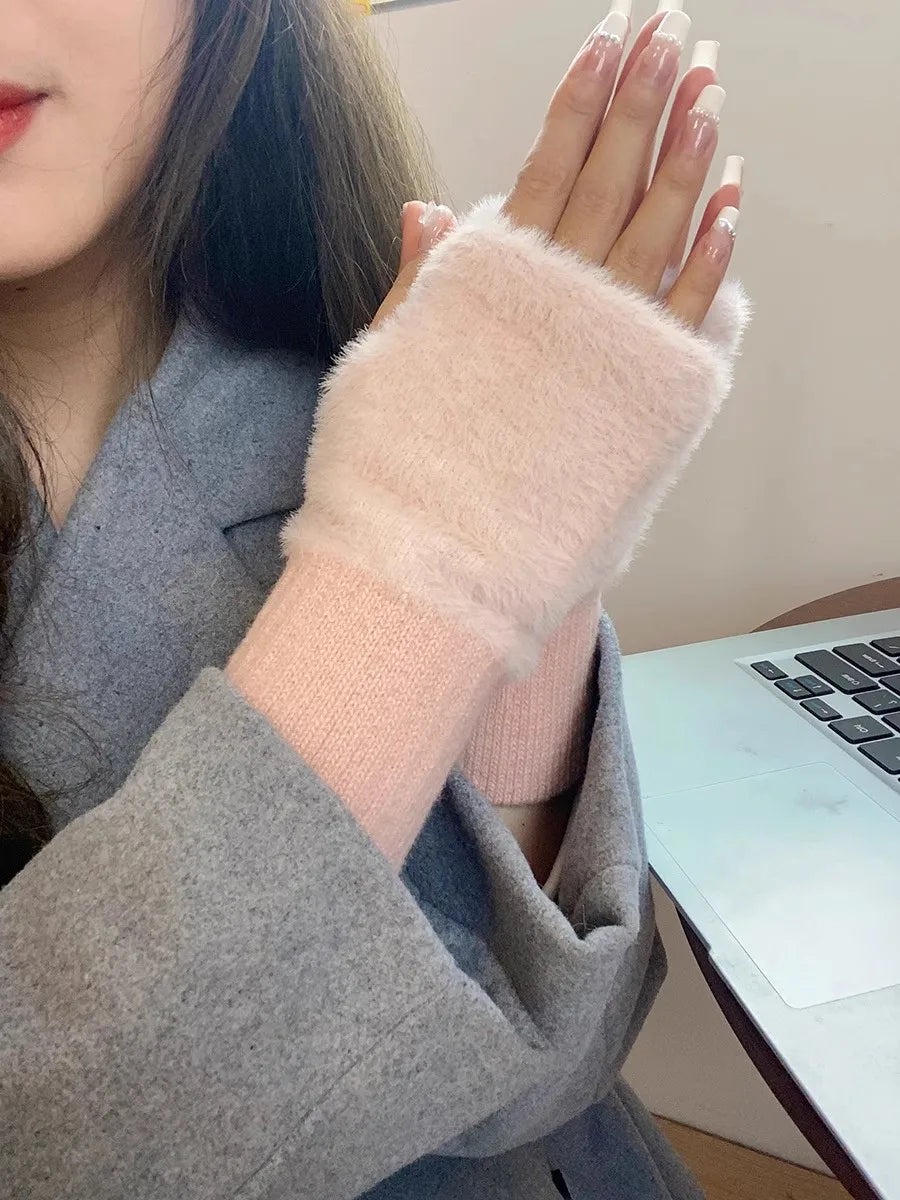Snug Fit Finger-Free Gloves .