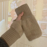 Snug Fit Finger-Free Gloves .